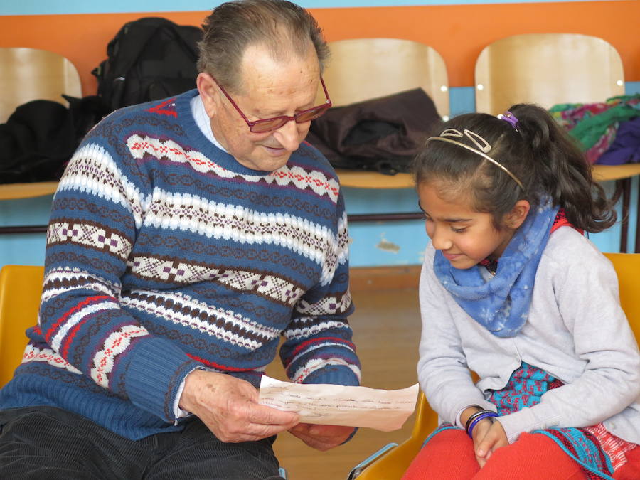 Fotos: Encuentro entre niños y mayores con alzheimer