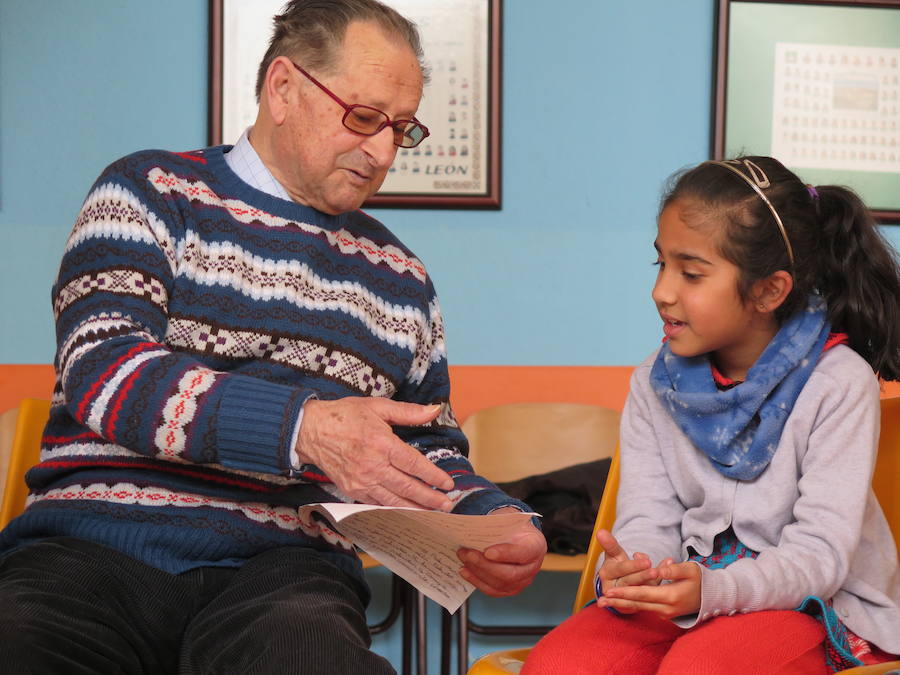 Fotos: Encuentro entre niños y mayores con alzheimer