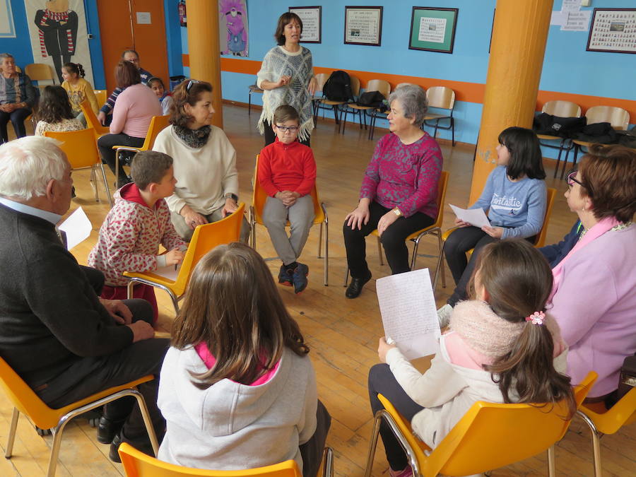 Fotos: Encuentro entre niños y mayores con alzheimer