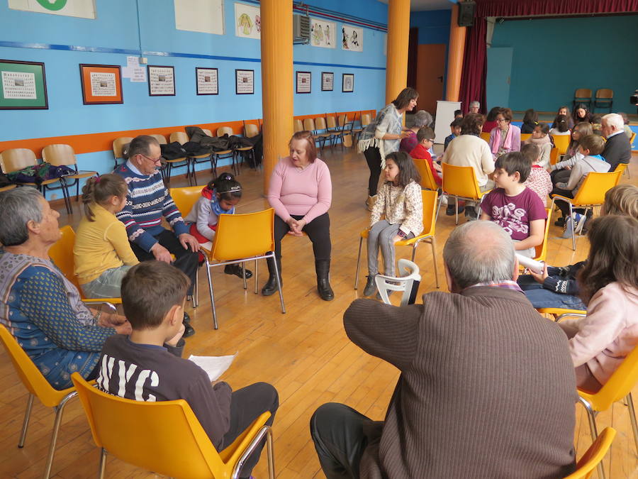 Fotos: Encuentro entre niños y mayores con alzheimer