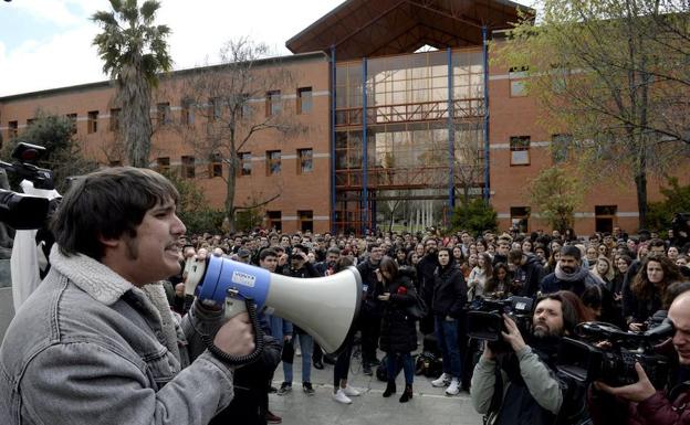 Denuncian ante la Fiscalía a más de 200 mandos de la Policía por títulos de la Universidad Rey Juan Carlos