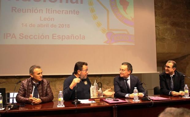 La reunión tuvo lugar en el Palacio Conde Luna.