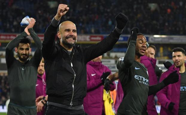 Guardiola celebra su primera Premier