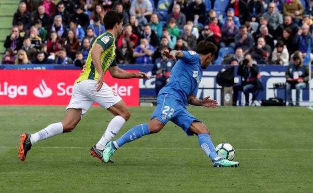 Damián Suárez (d), durante el partido contra el Espanyol. 