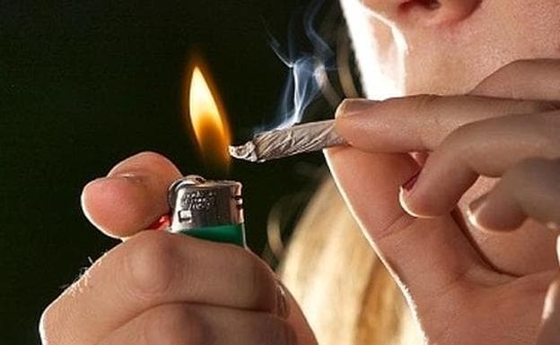 El consumo de cannabis entre los jóvenes de Castilla y León se aproxima ya al de drogas legales como el tabaco