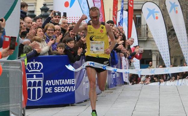 Sergio Sánchez, en la Media Maratón de Segovia.