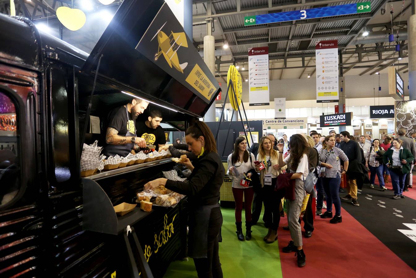 Fotos: La consejera de Agricultura, Milagros Marcos, visita la Feria Alimentaria 2018