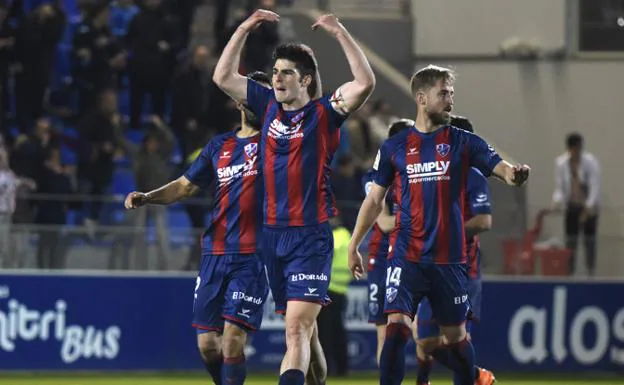 Melero celebra el 2-1 para el Huesca.