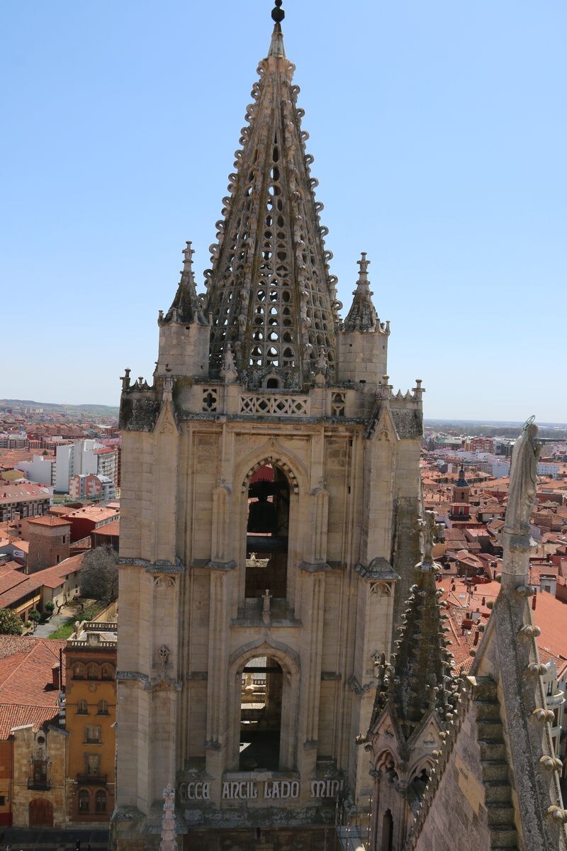 IMágenes de León tomadas desde la última 'terraza' de la torre norte de la Catedral de León.