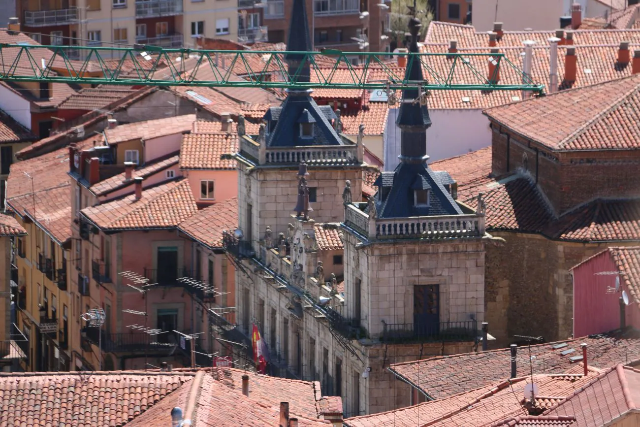 IMágenes de León tomadas desde la última 'terraza' de la torre norte de la Catedral de León.