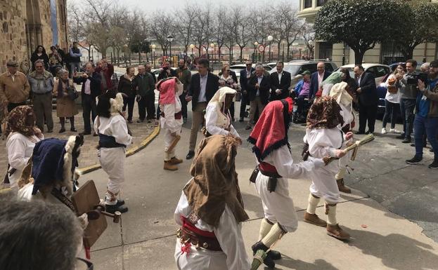 Imagen principal - El Carnaval se celebra en Astorga.