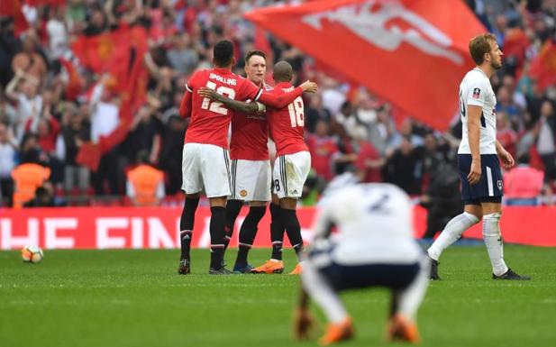 Los jugadores del Manchester United celebrando un gol. 