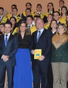 Imagen secundaria 2 - «Nos han educado para dar a la sociedad lo mejor que llevamos dentro»