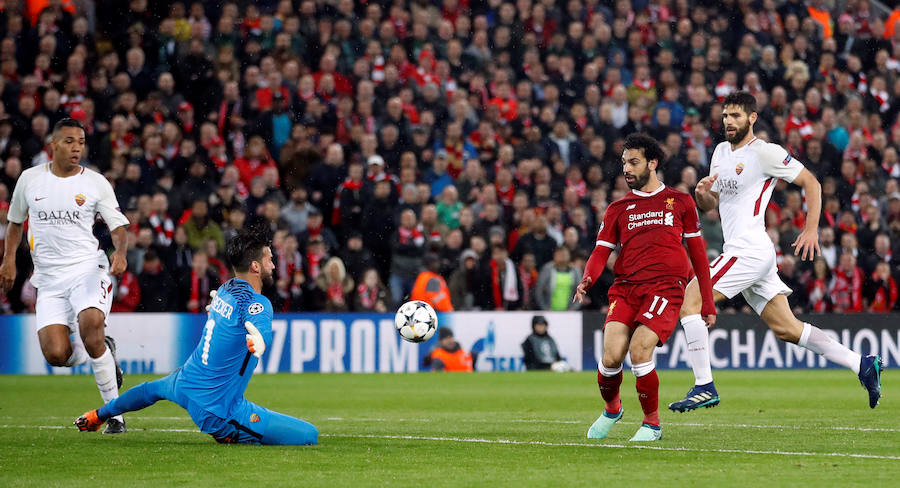 El Liverpool encarriló la eliminatoria con una fantástica actuación de Salah, pero la salida del egipcio del terreno de juego permitió a la Roma mantener una pequeña esperanza para la vuelta en el Olímpico.