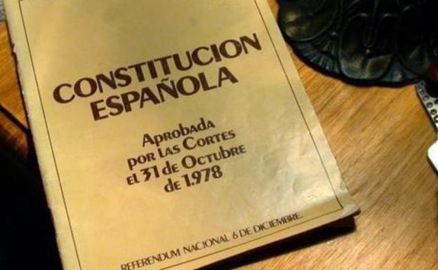 España «desprecia» las lenguas cooficiales e incumple la publicación de la Constitución en llionés o bable 