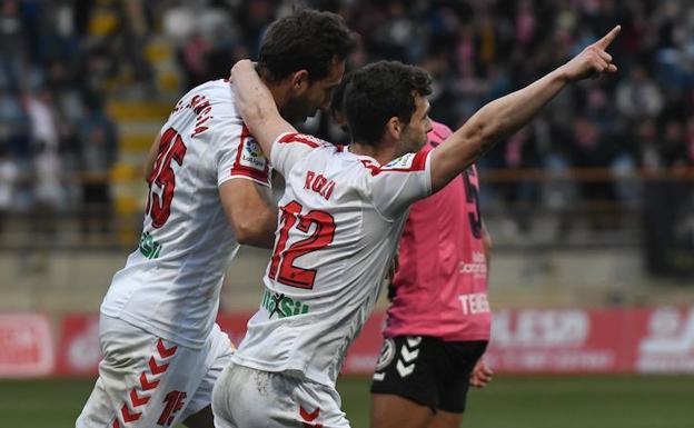 Rodri y Ángel celebran el 3-0 ante el Tenerife.