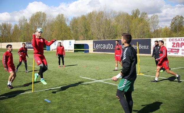 Los jugadores de la Cultural en el entrenamiento de este martes.