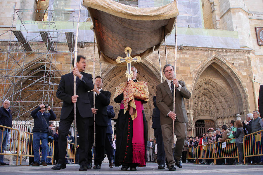 Fotos: La Cruz de Liébana llega a León