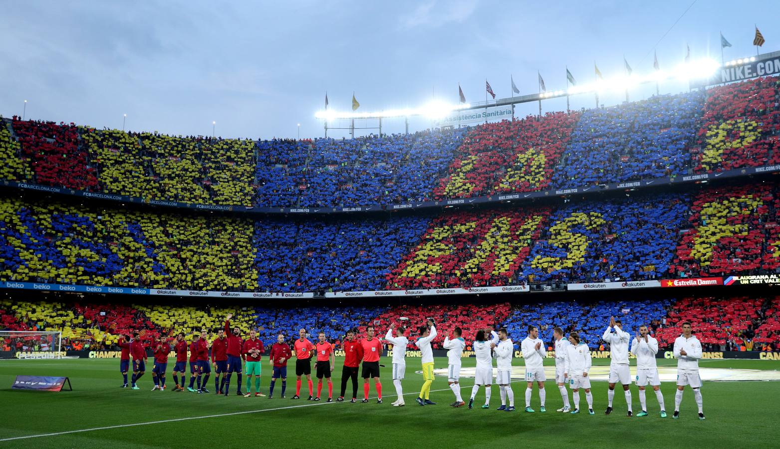 Barcelona y Real Madrid empataron (2-2) en el clásico disputado en el Camp Nou, un partido vibrante en el que hubo goles, emoción, tensión y mucha polémica. 