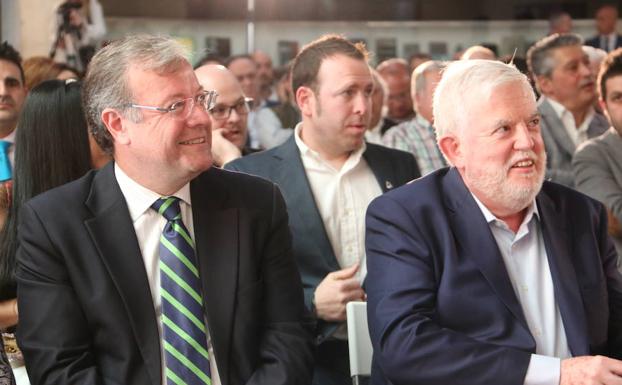 Galería. Antonio Silván y Carlos Maribona, en la entrega de los premios 'Salsa de Chiles'. 