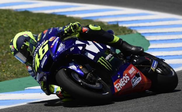 La Yamaha de Valentino Rossi, durante la carrera de Moto GP en Jerez.