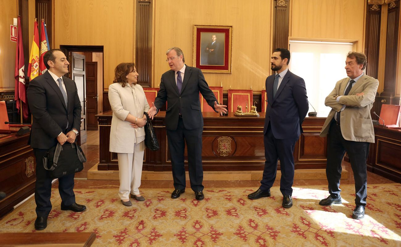 La nueva embajadora del Reino Hachemita de Jordania en España, Areej Al Hawamdeh, ha visitado este jueves tanto el Consistorio de San Marcelo como la Diputación Provincial de León.