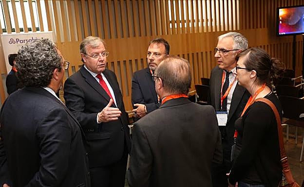 Silván, con los organizadores del congreso. 