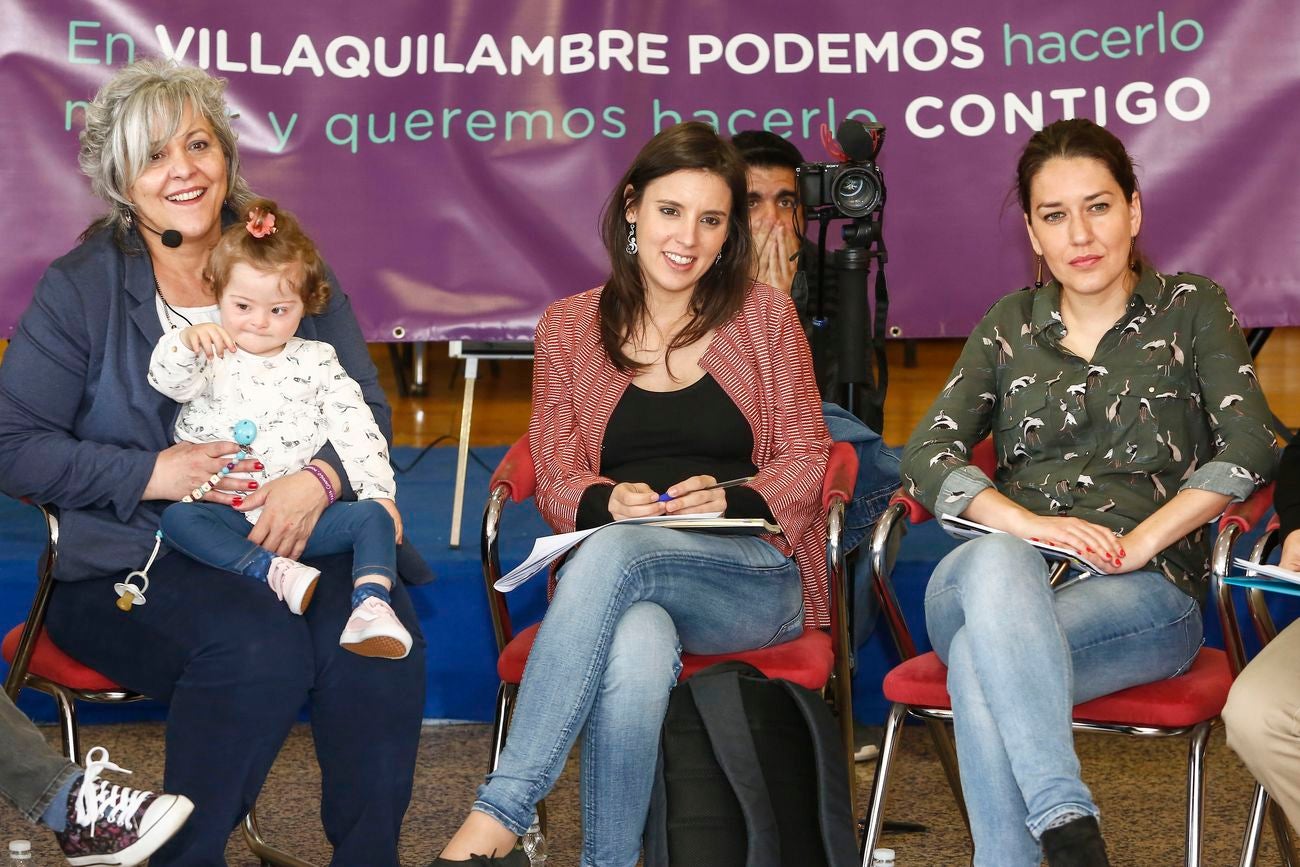 Irene Montero, portavoz de Unidos Podemos en el Congreso de los Diputados, y la diputada por León, Ana Marcello, se reúnen con colectivos de mujeres precariadas en Villaquilambre