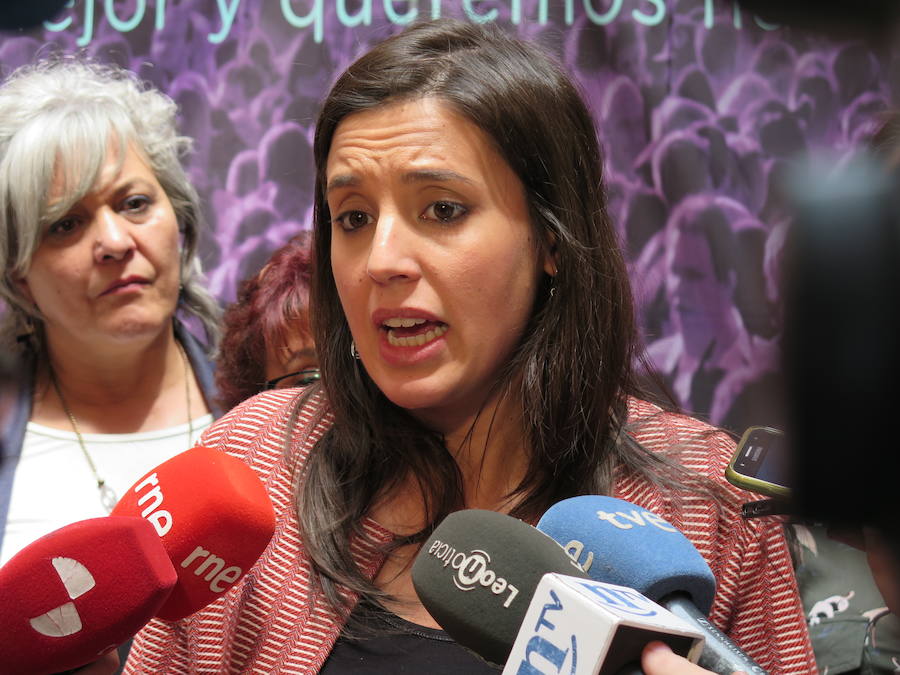 Irene Montero, portavoz de Unidos Podemos en el Congreso de los Diputados, y la diputada por León, Ana Marcello, se reúnen con colectivos de mujeres precariadas en Villaquilambre