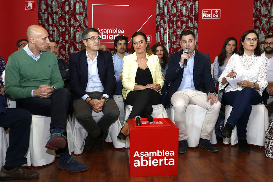 Fotos: Patxi López participa en una Asamblea Abierta en León