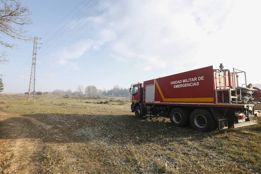 Efectivos de la UME en el lugar del incendio.