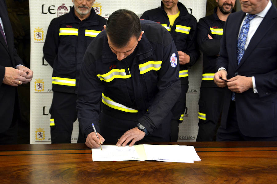 Fotos: Toma de posesión de cinco nuevos cabo en Bomberos de León