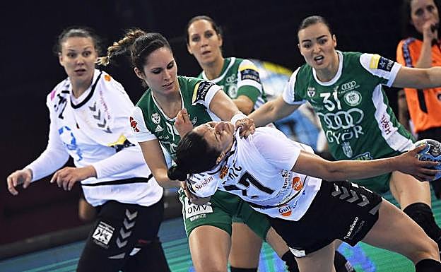 Mireya González, en un lance del partido.