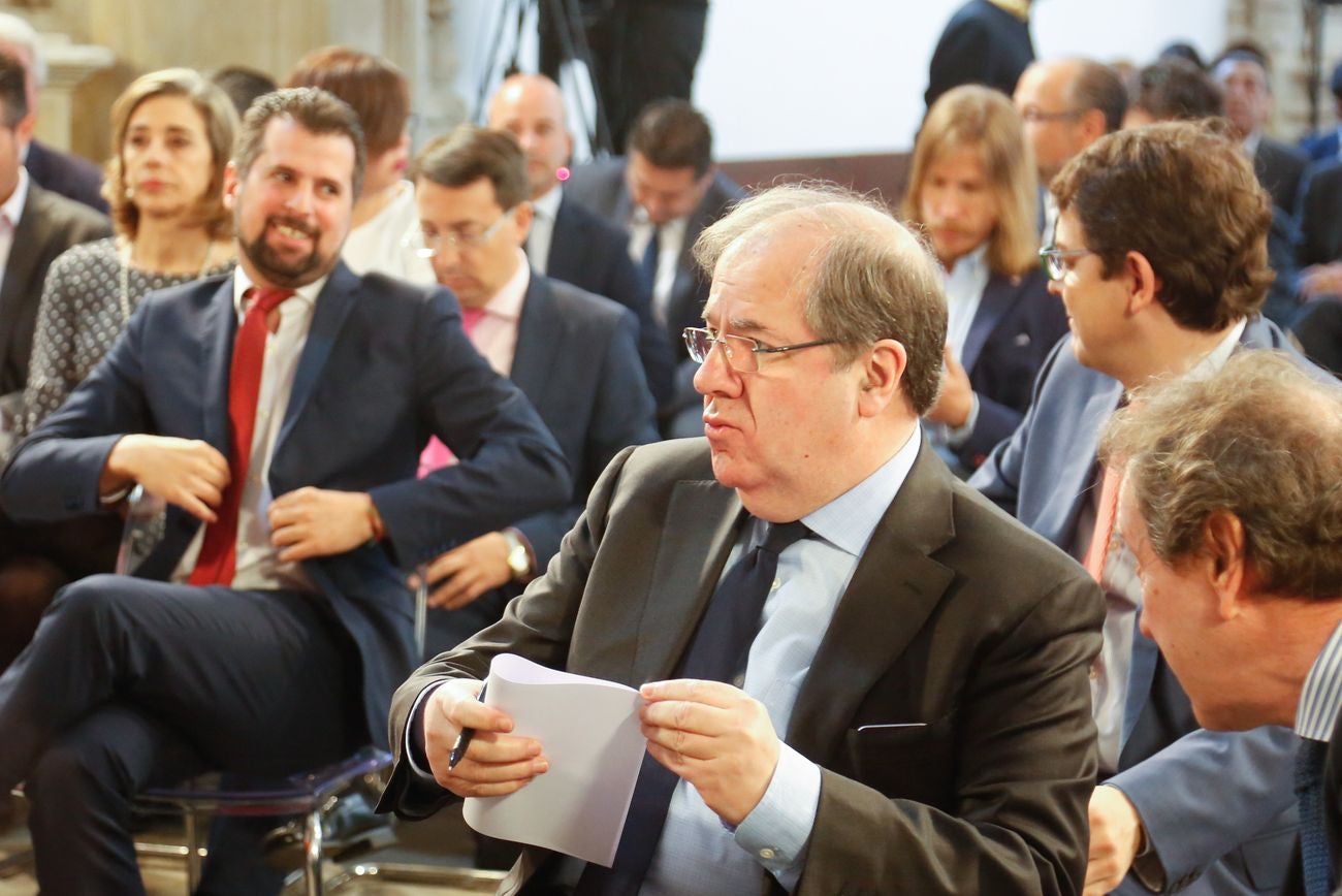 Pleno de las Cortes por la presentación del informe anual del Procurador del Común en la capilla del Colegio Fonseca de Salamanca