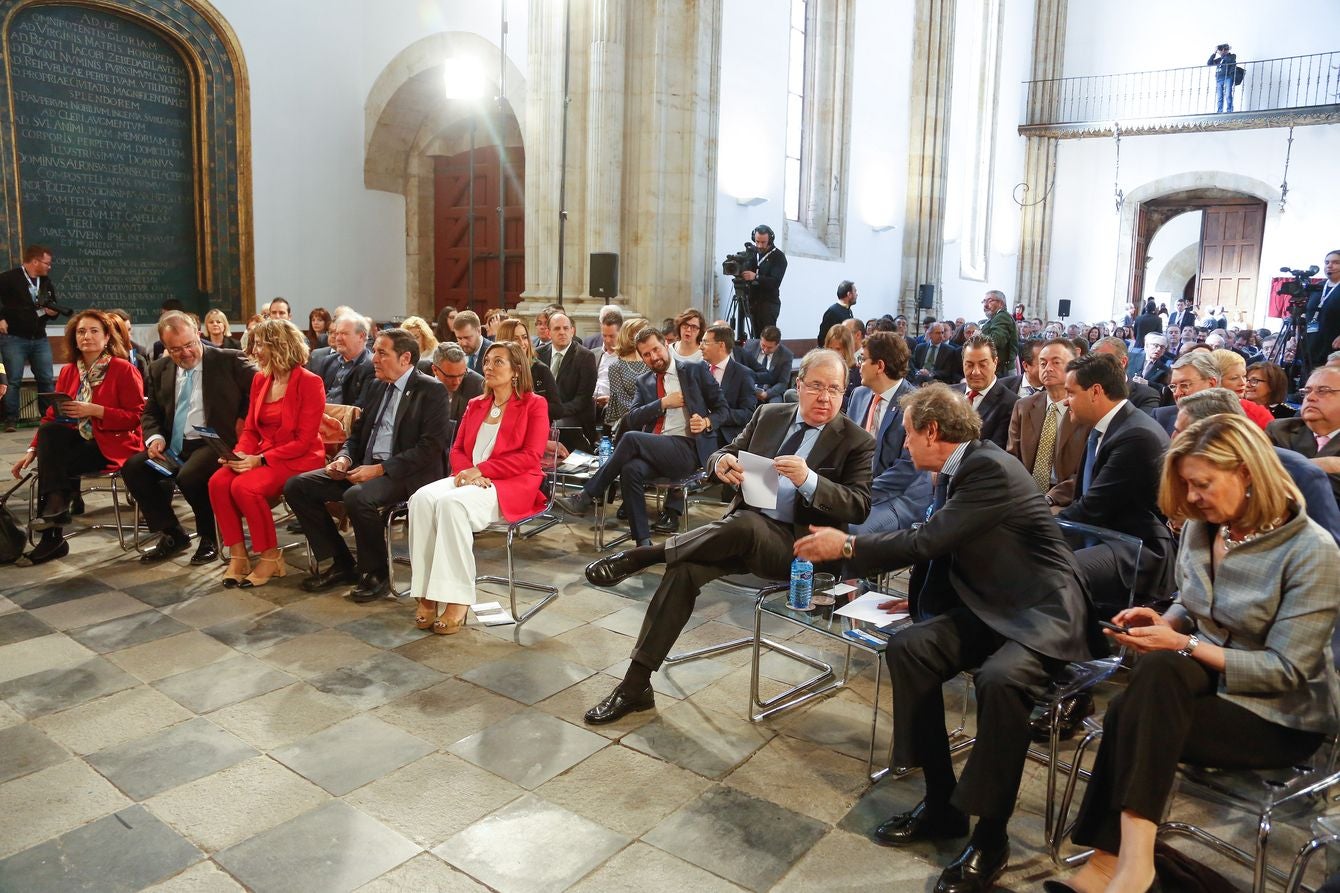 Pleno de las Cortes por la presentación del informe anual del Procurador del Común en la capilla del Colegio Fonseca de Salamanca