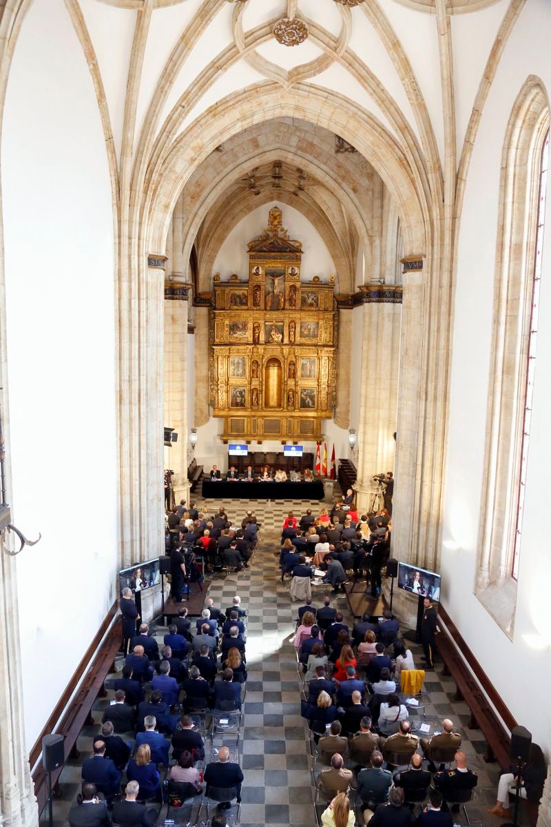 Pleno de las Cortes por la presentación del informe anual del Procurador del Común en la capilla del Colegio Fonseca de Salamanca