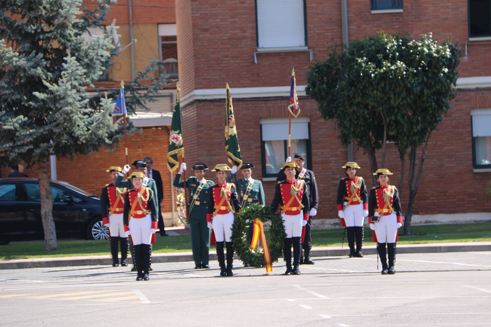 Disciplina, lealtad, compañerismo y servicio son los valores sobre los que nació en 1844 la Guardia Civil, la institución más antigua de España y que este jueves ha conmemorado en León su 174 aniversario