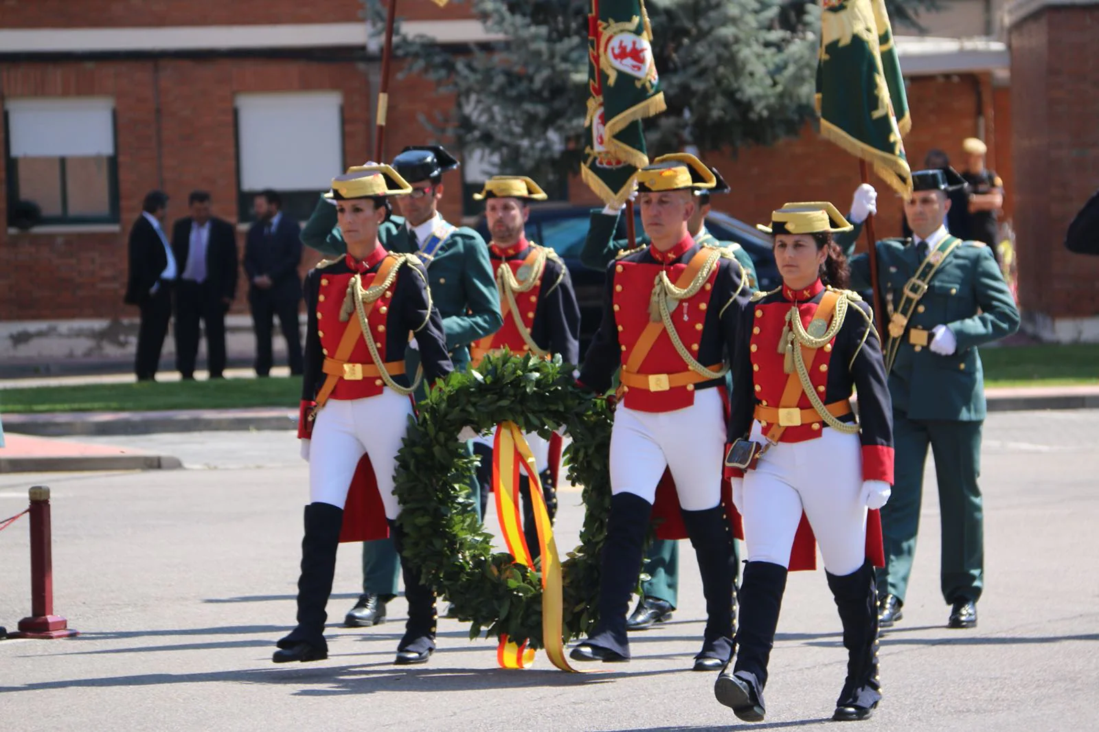 Disciplina, lealtad, compañerismo y servicio son los valores sobre los que nació en 1844 la Guardia Civil, la institución más antigua de España y que este jueves ha conmemorado en León su 174 aniversario