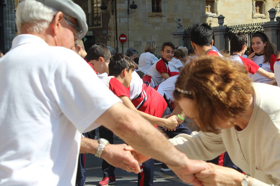 Fotos: Imágenes de la clase intergeneracional