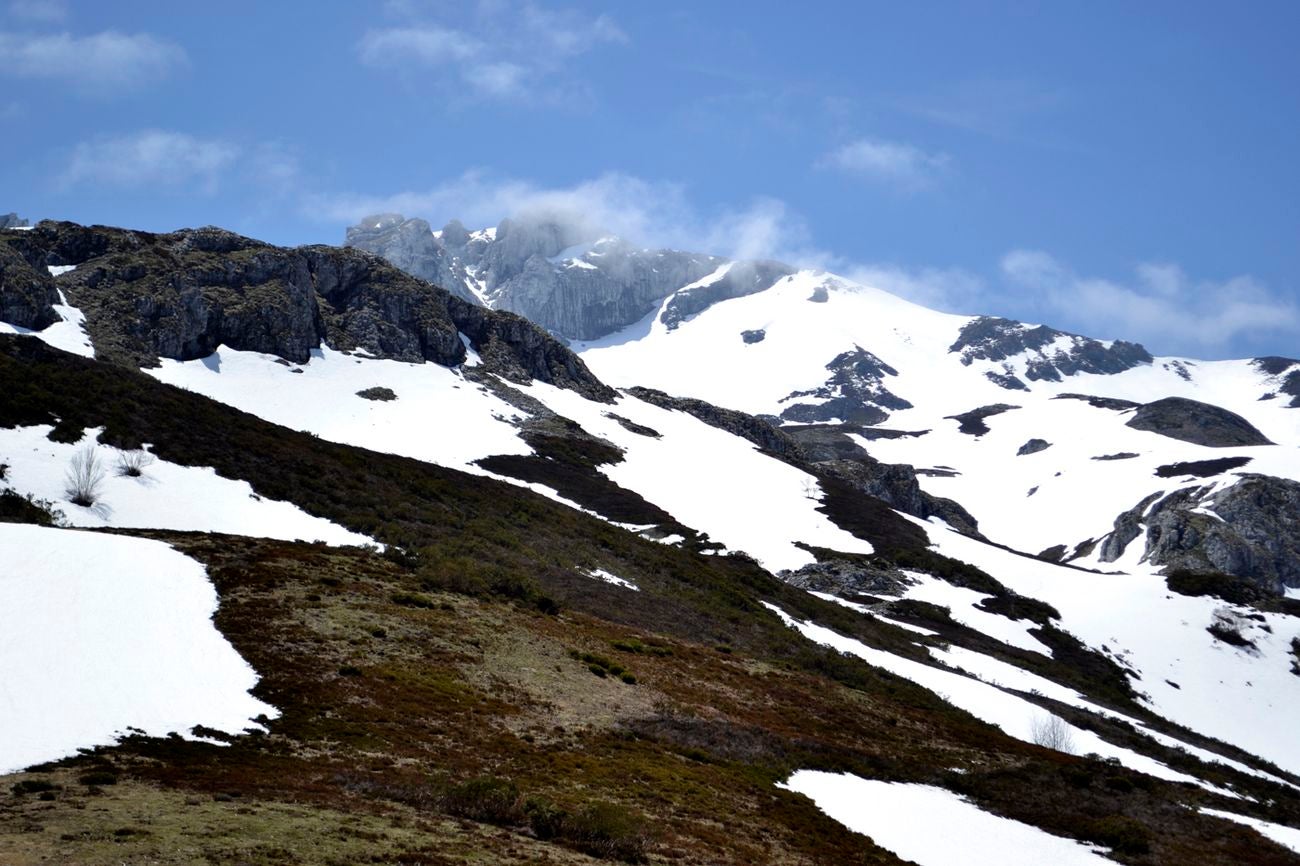 La nieve se mantiene en las montañas de la provincia y garantiza el suministro de agua a los pantanos en las próximas semanas | Hasta 30 hectómetros cúbicos podrían encontrarse en estas zonas