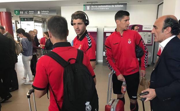 Los jugadores de la Cultural, durante el viaje a Tarragona.