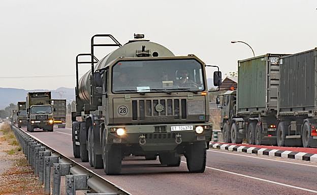 Imagen de un convoy camino de las maniobras.