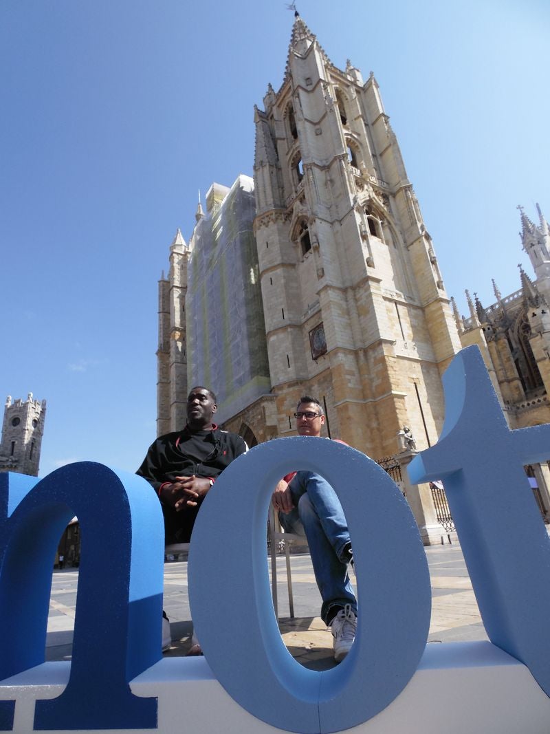 Xavi Fernández y Reggie Johnson, dos leyendas del baloncesto leonés, han repasado en el diario digital la historia de este deporte en una jornada emotiva y cargada de recuerdos