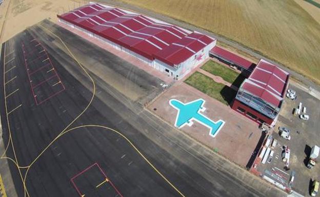 Vista aérea del aeródromo de Pajares de los Oteros. 