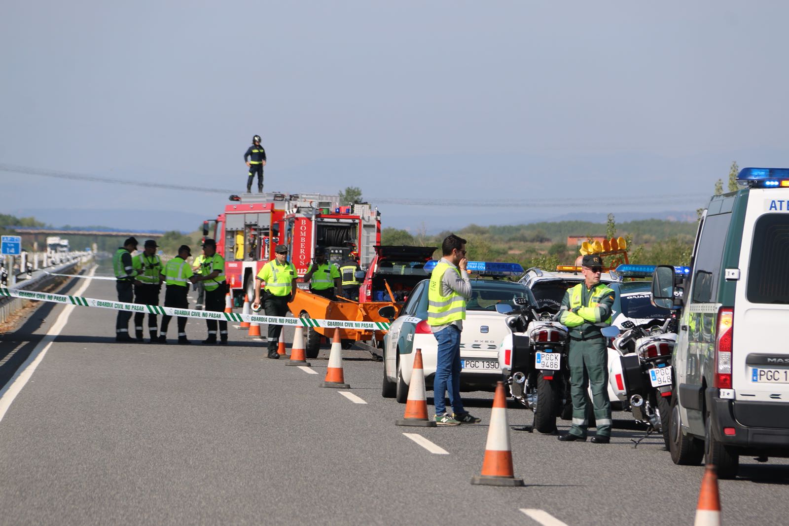 Un fallecido al arrollar un camión cargado de gasolina a una furgoneta de mantenimiento en la León-Astorga