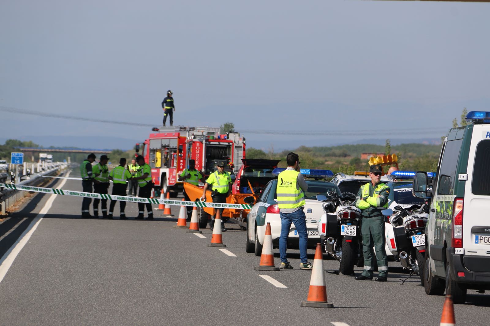 Un fallecido al arrollar un camión cargado de gasolina a una furgoneta de mantenimiento en la León-Astorga