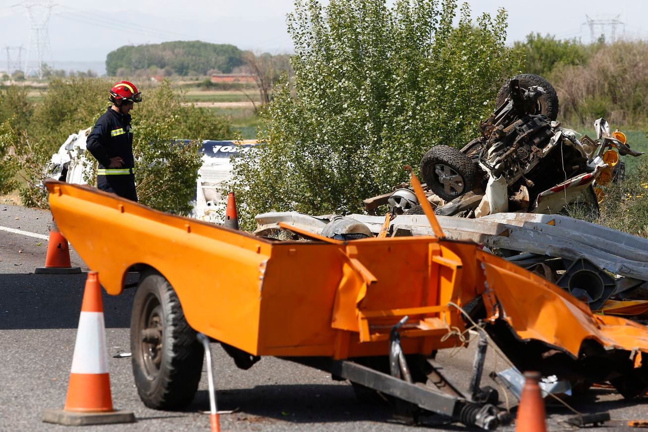 Un fallecido al arrollar un camión cargado de gasolina a una furgoneta de mantenimiento en la León-Astorga