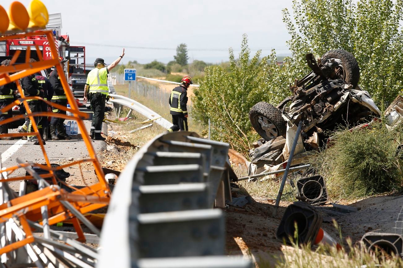 Un fallecido al arrollar un camión cargado de gasolina a una furgoneta de mantenimiento en la León-Astorga