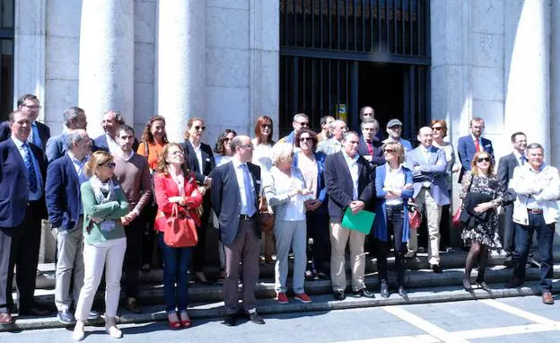 Concentración de jueces y fiscales durante la huelga, ante la Audiencia de Valladolid. 