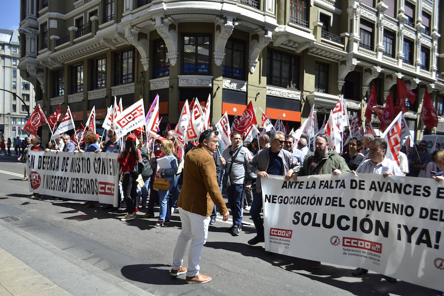 Fotos: Protestas ante la sede de la patronal